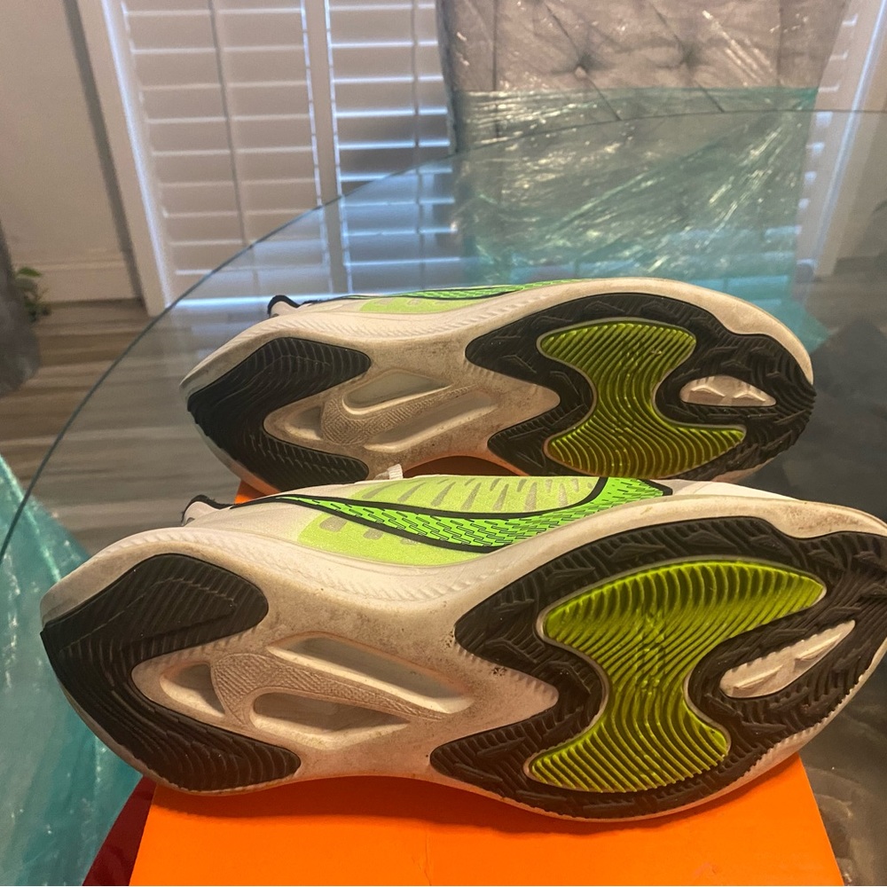 Nike size 7 wore once - Picture 4 of 4